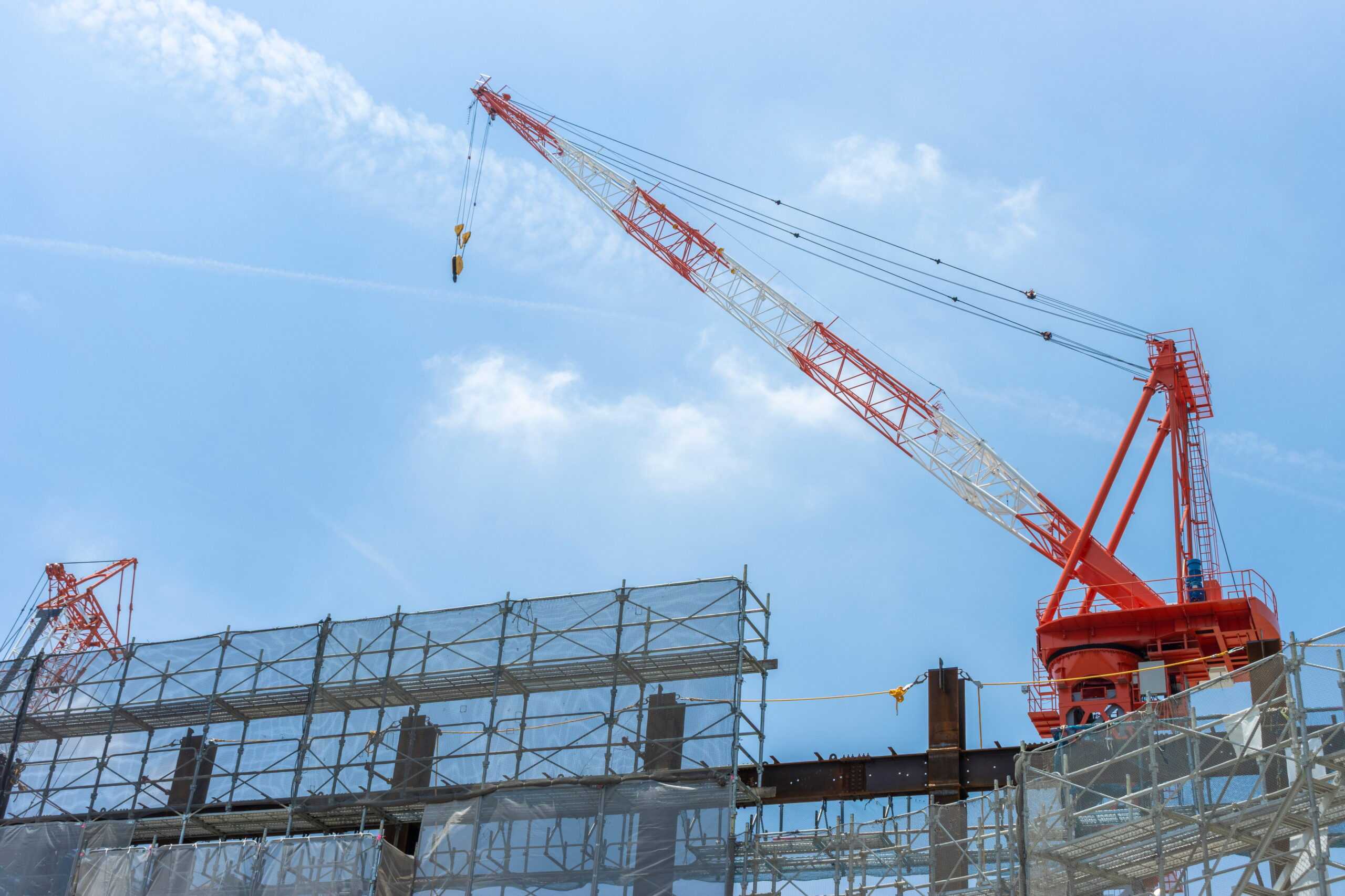 クレーンのある建設現場