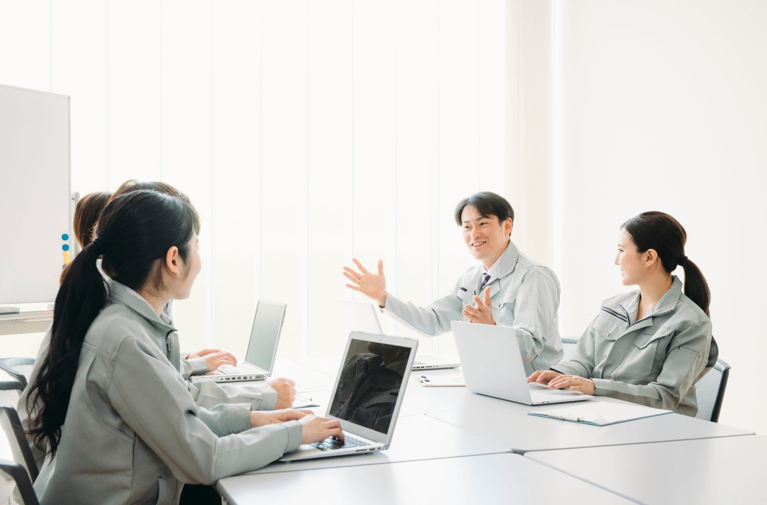 作業服姿での会議
